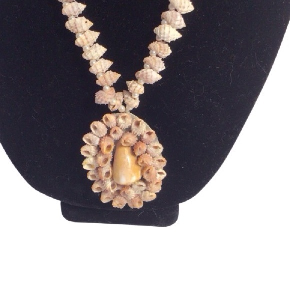 Sea Snail Shell Necklace with faux pearls - Picture 2 of 5